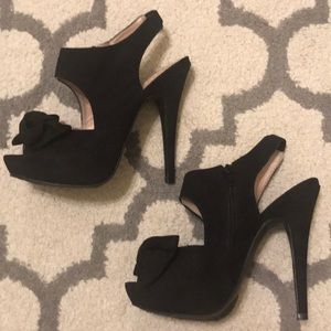 Olsenboye Black bow stillettos